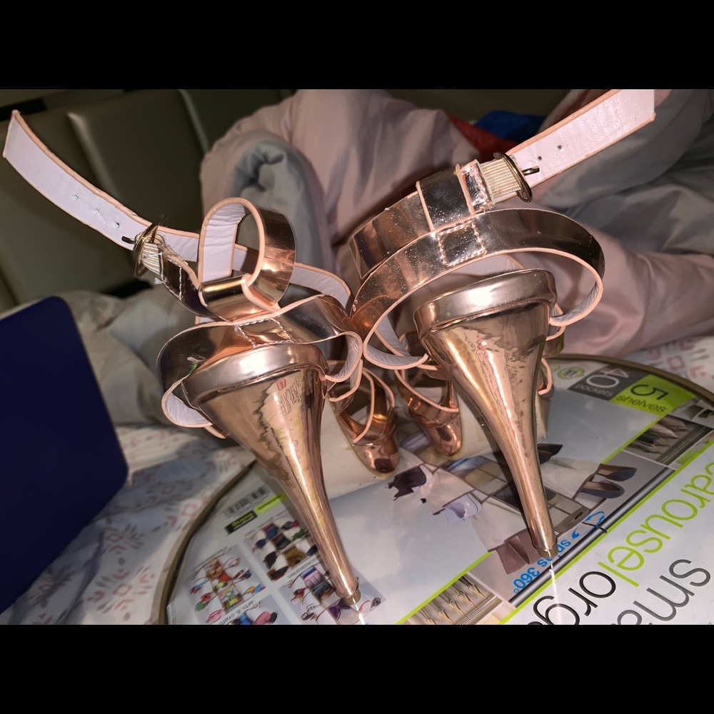 Heels - Picture 2 of 3